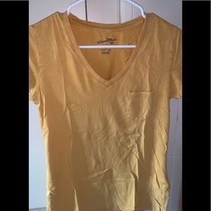 Universal thread v neck tshirt